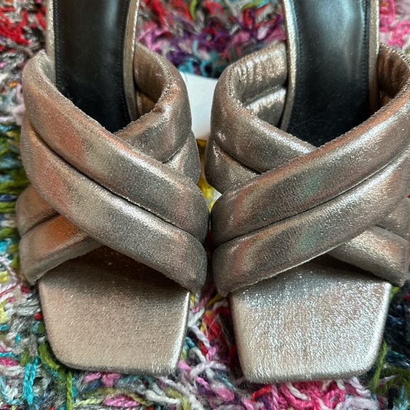 H&M METALLIC SLIDES BNWT 8.5 - Picture 4 of 6